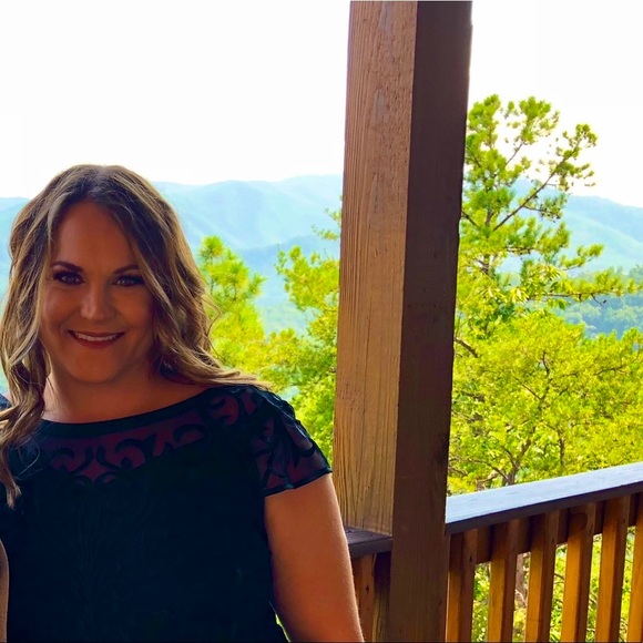 5⭐️rated FASTShip posh party host x’s3 Ambassador - Picture 4 of 10